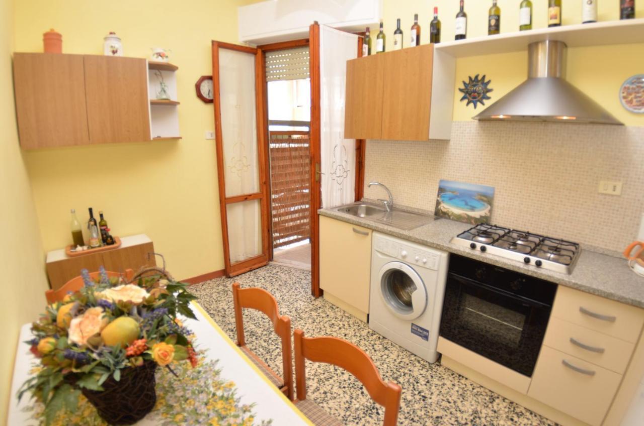 Carnevale Apartment Viareggio Bagian luar foto