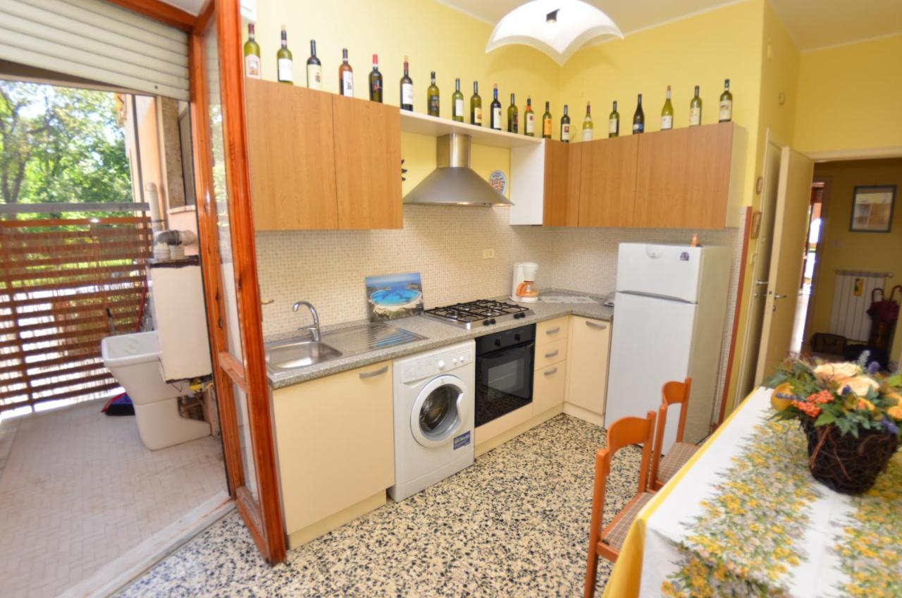 Carnevale Apartment Viareggio Bagian luar foto