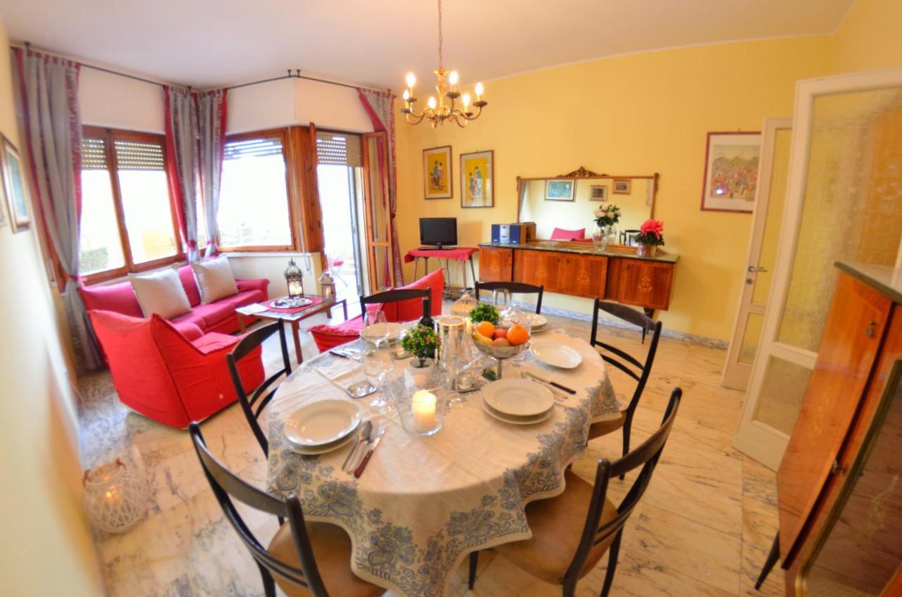 Carnevale Apartment Viareggio Bagian luar foto