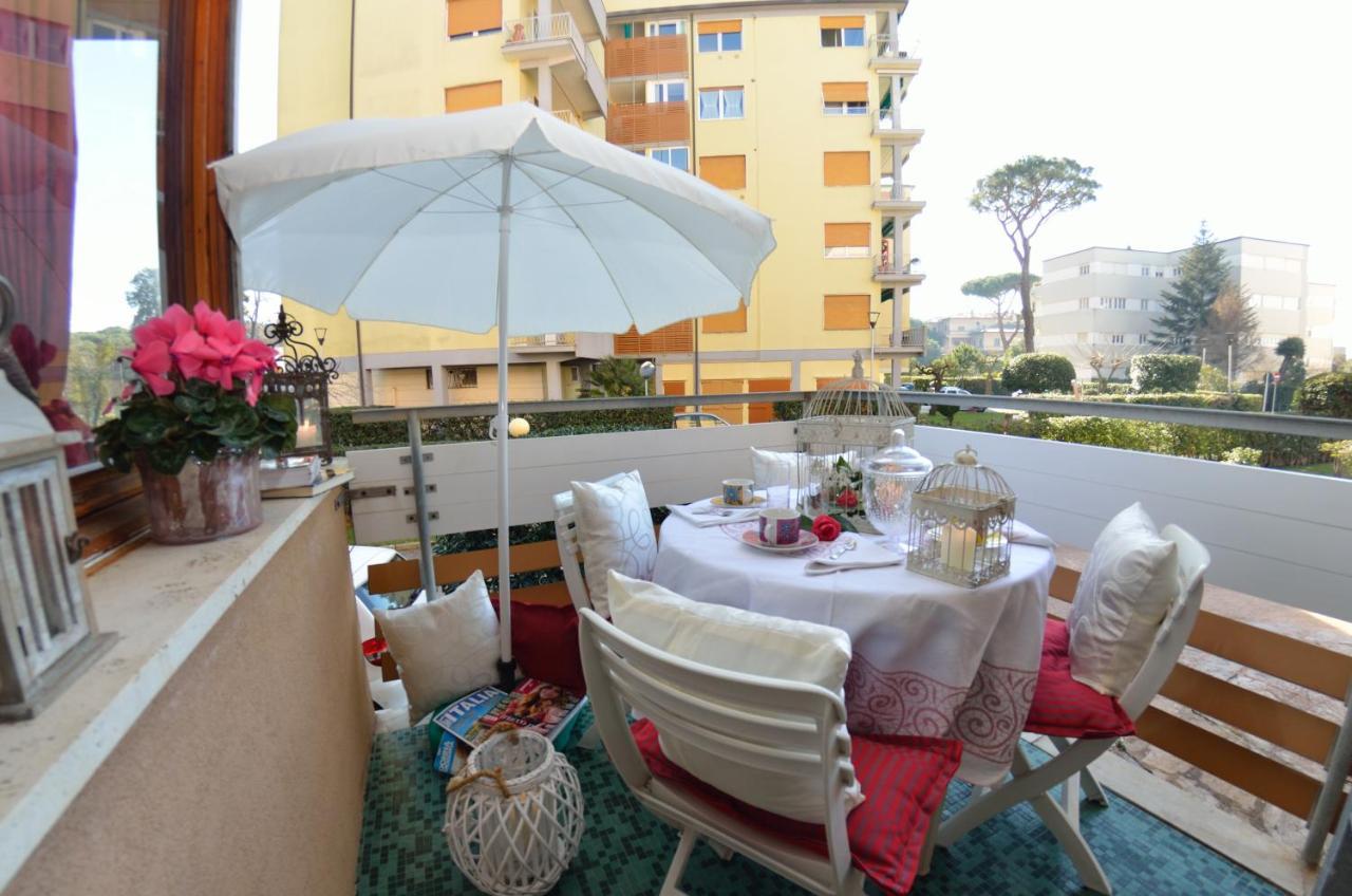 Carnevale Apartment Viareggio Bagian luar foto