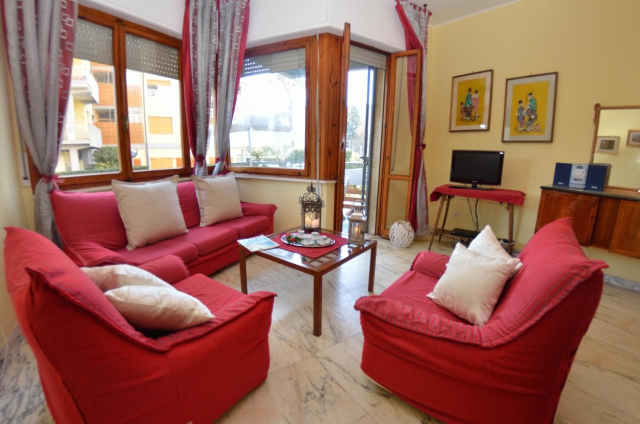 Carnevale Apartment Viareggio Bagian luar foto