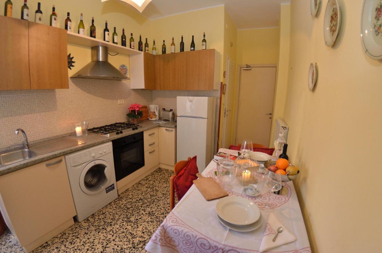 Carnevale Apartment Viareggio Bagian luar foto